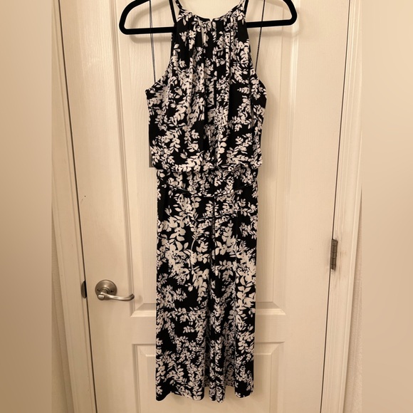 Black and white one piece capri.  Can be styled with heels or flats. - Picture 2 of 6